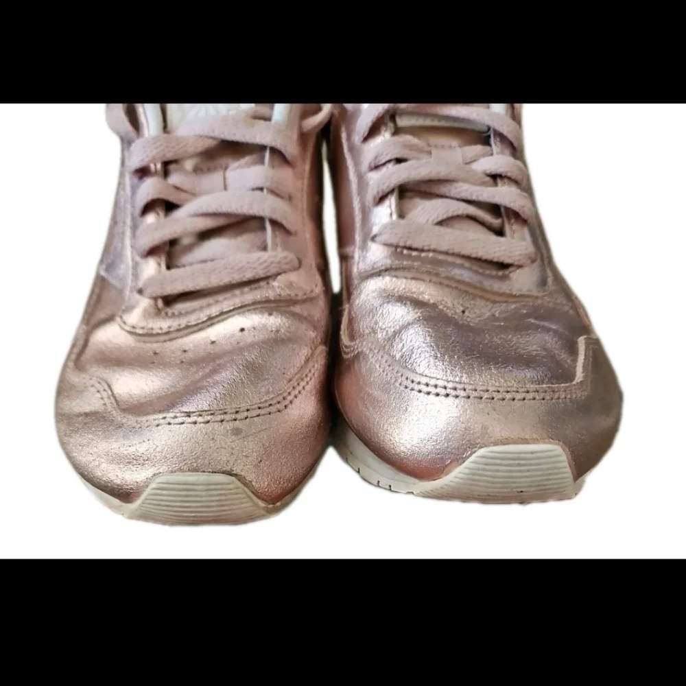 Reebok Womens Rose Gold Metallic Trendy Limited Edition Leather Sneaker 8